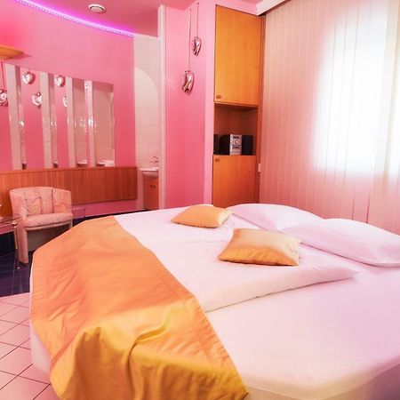 Wellness Hotel Eroplán Roznov pod Radhostem Exterior foto